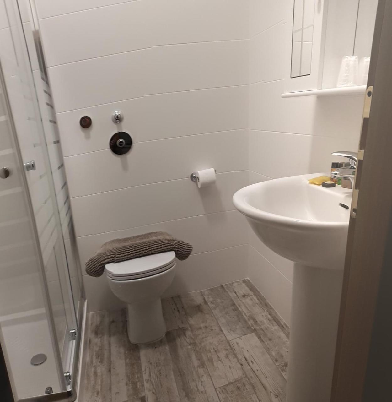 Aparthotel Residenza Miola Saronno Exterior foto